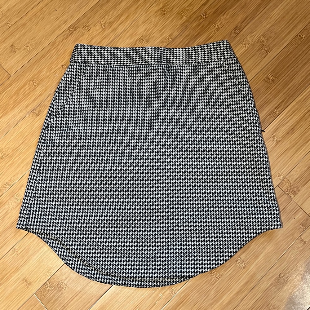 Express - High Waisted Houndstooth Mini-Skirt, size small
